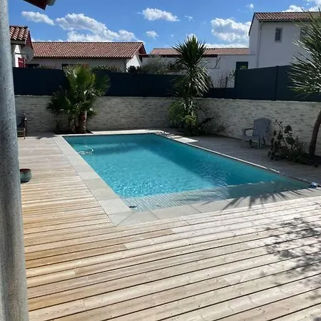 Maison Contemporaine, Piscine Chauffee Larressore